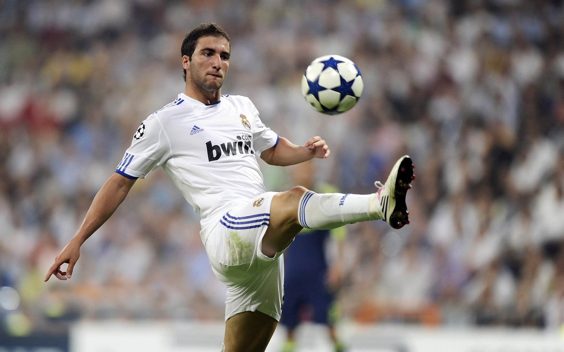 巴黎圣日耳曼稳居法甲榜首，优势逐步扩大，巴黎圣日耳曼是哪个国家的俱乐部