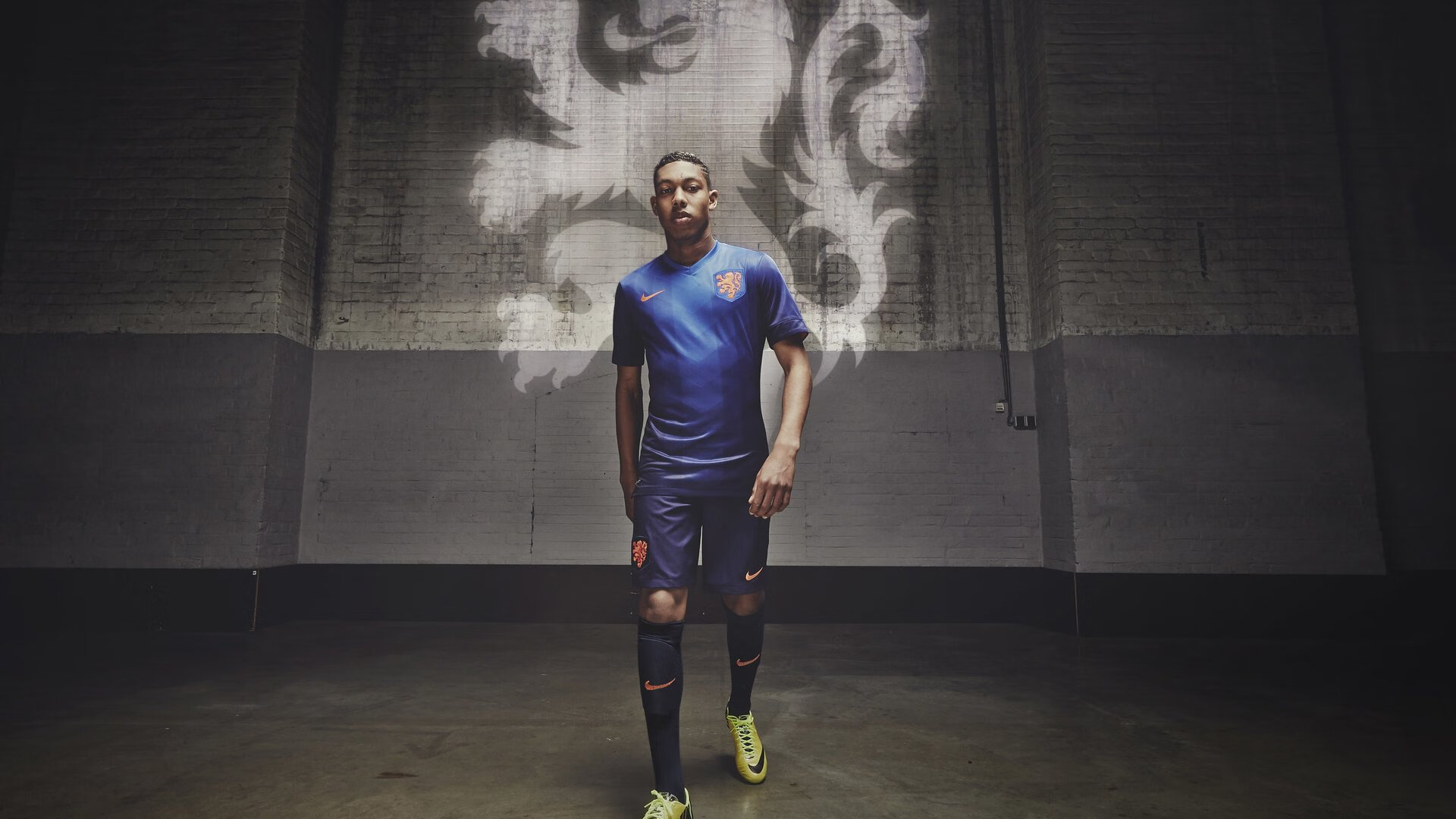 球员的欧冠第一课：学习那些永恒的训练秘诀，欧冠训练用球